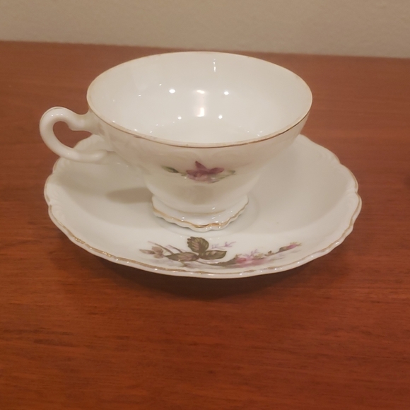Teacup & saucers - Picture 2 of 8
